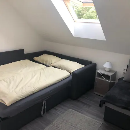 Heni アパート Bük