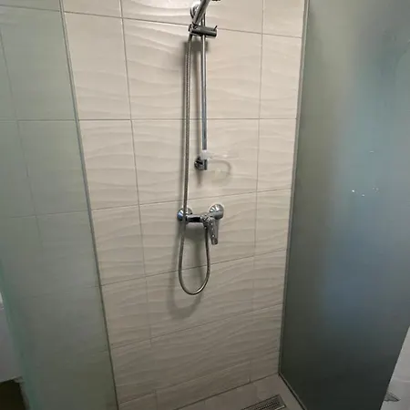 Heni アパート Bük